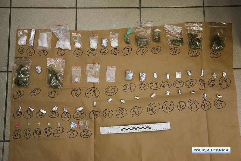 Diler wpadł, gdy przewoził dużą ilość narkotyków. Miał przy sobie 7 tys. zł