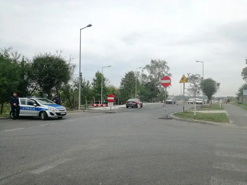 Nagminnie łamią zakaz wjazdu na rondo w Kruszynie