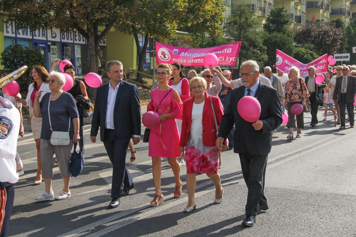 Amazonki przeszły ulicami miasta w ramach Dnia Walki z Rakiem