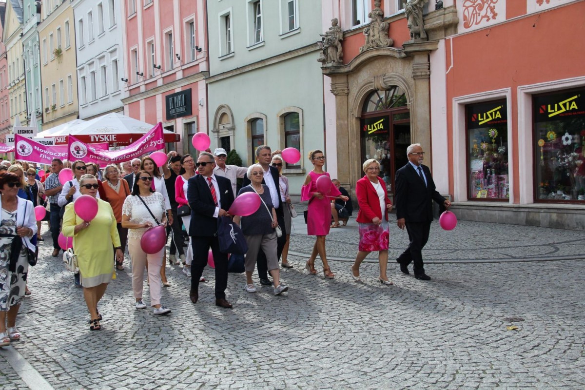 Amazonki przeszły ulicami miasta w ramach Dnia Walki z Rakiem