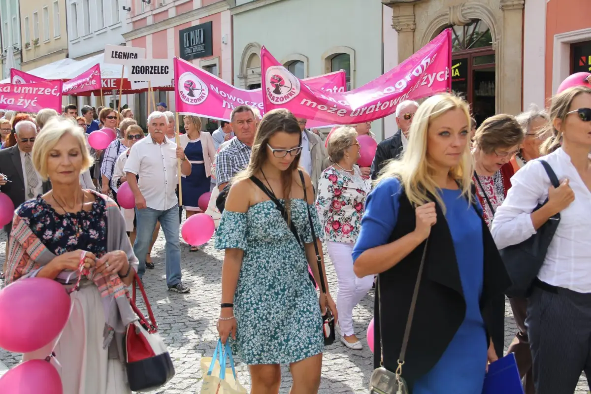 Amazonki przeszły ulicami miasta w ramach Dnia Walki z Rakiem