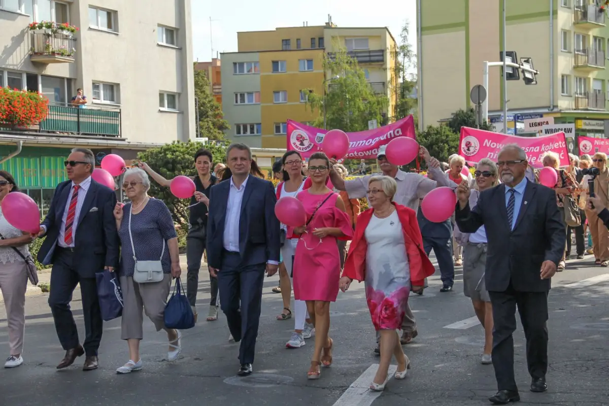 Амазонки пройшли вулицями міста в рамках Дня боротьби з раком