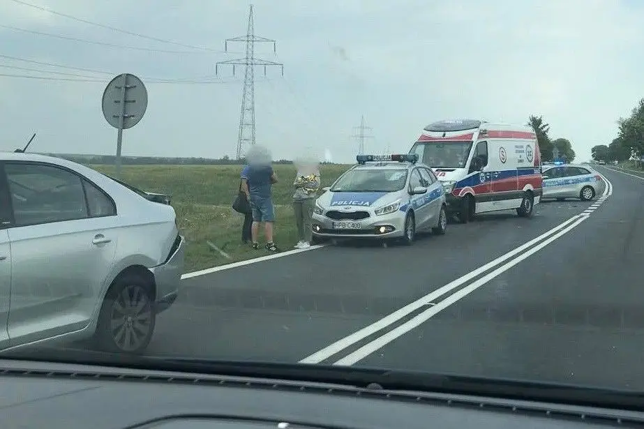 Kolizja w Wilczym Lesie. Sprawca uciekł z miejsca zdarzenia