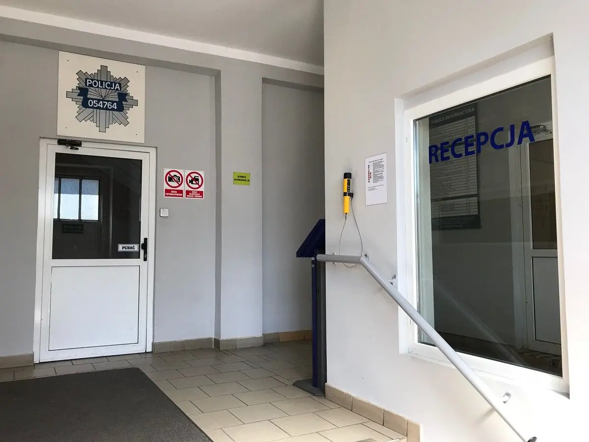 Nie wiesz, czy możesz już wsiąść za kółko? Ogólnodostępny alkomat w komendzie policji