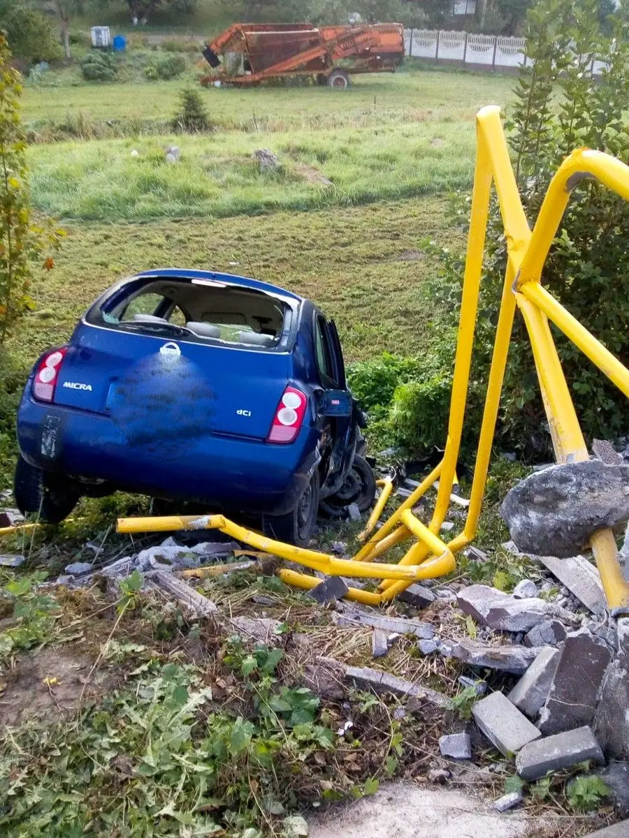 26-letnia kierowczyni nissana wpadła do rowu. Ze złamaną żuchwą trafiła do szpitala