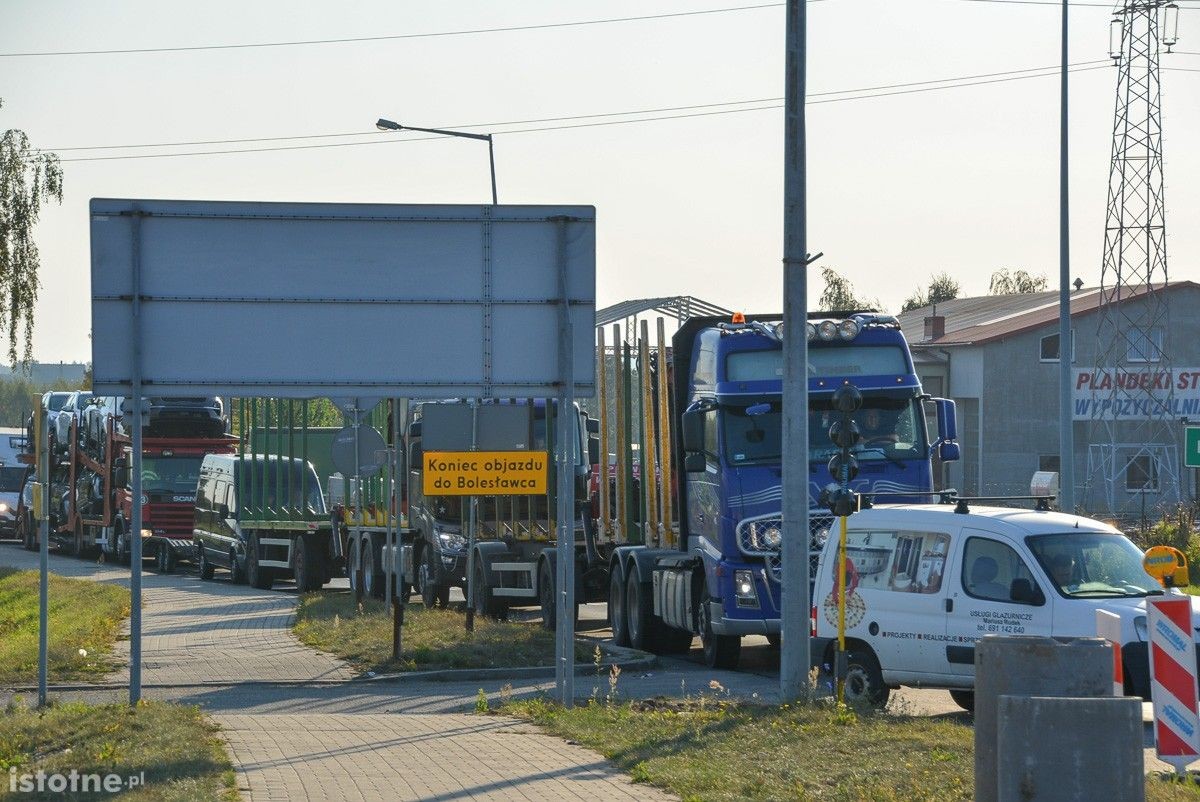 Czytelniczka: niewidoczne światła na rondzie w Kruszynie