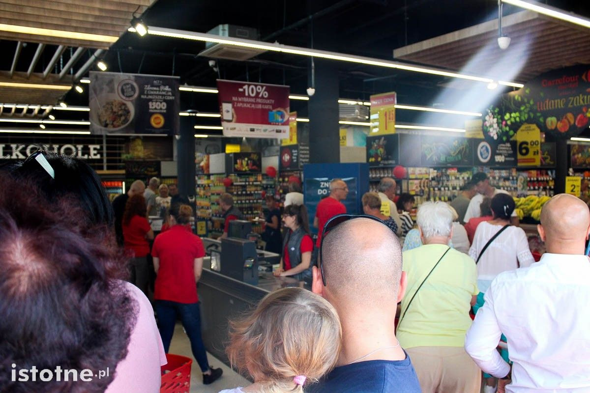 Mały szturm na nowy market w Bolesławcu