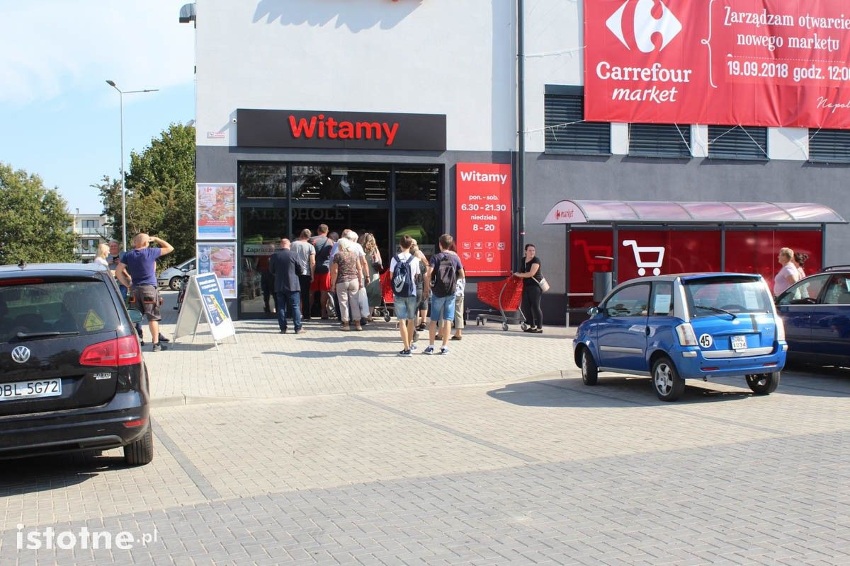 Mały szturm na nowy market w Bolesławcu