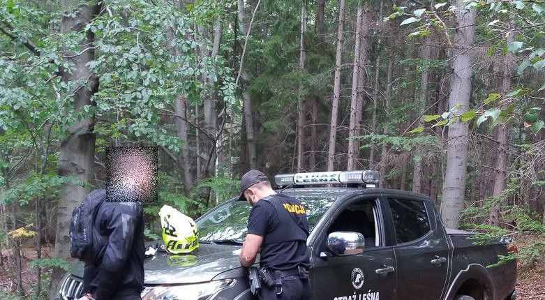 Niemiec z 4-tys. grzywną za wjazd crossem do lasu