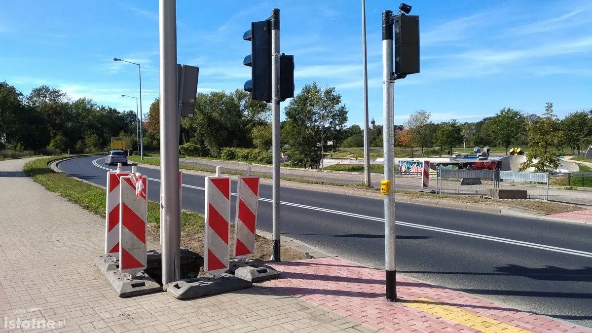Będzie bezpieczniej przy Wiadukt Plaza! Powstaje przejście dla pieszych