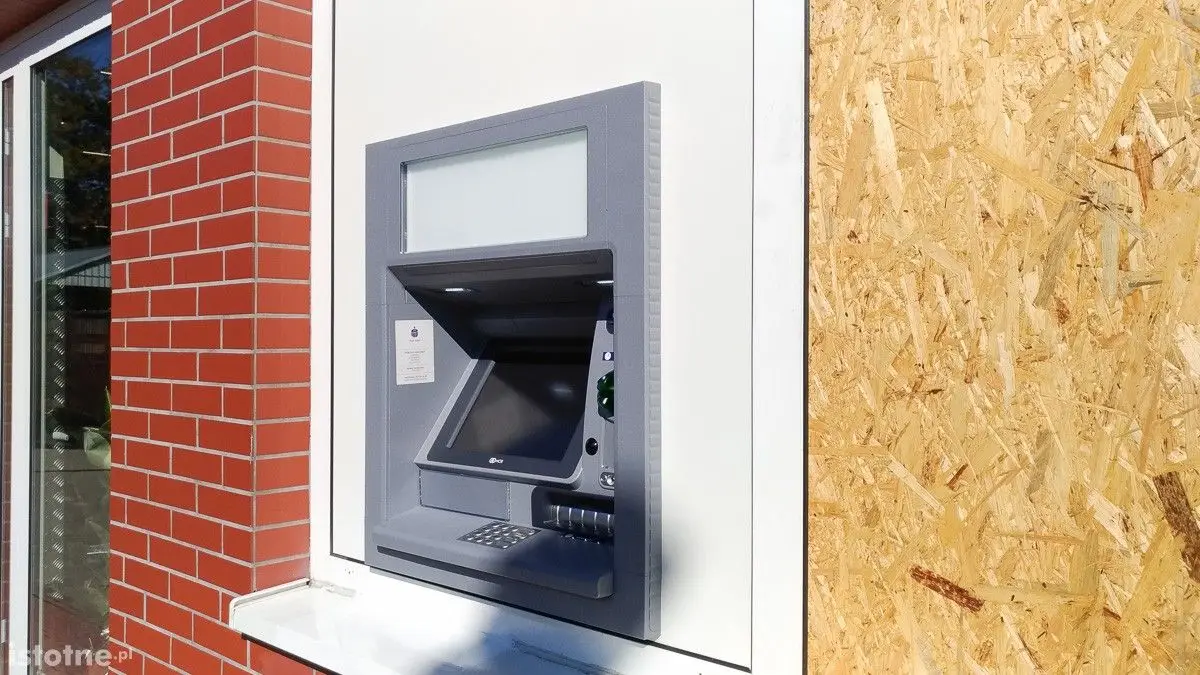 Jest nowy bankomat przy Biedronce na Wróblewskiego