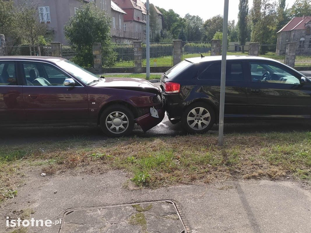 Zderzenie trzech aut na alei Tysiąclecia