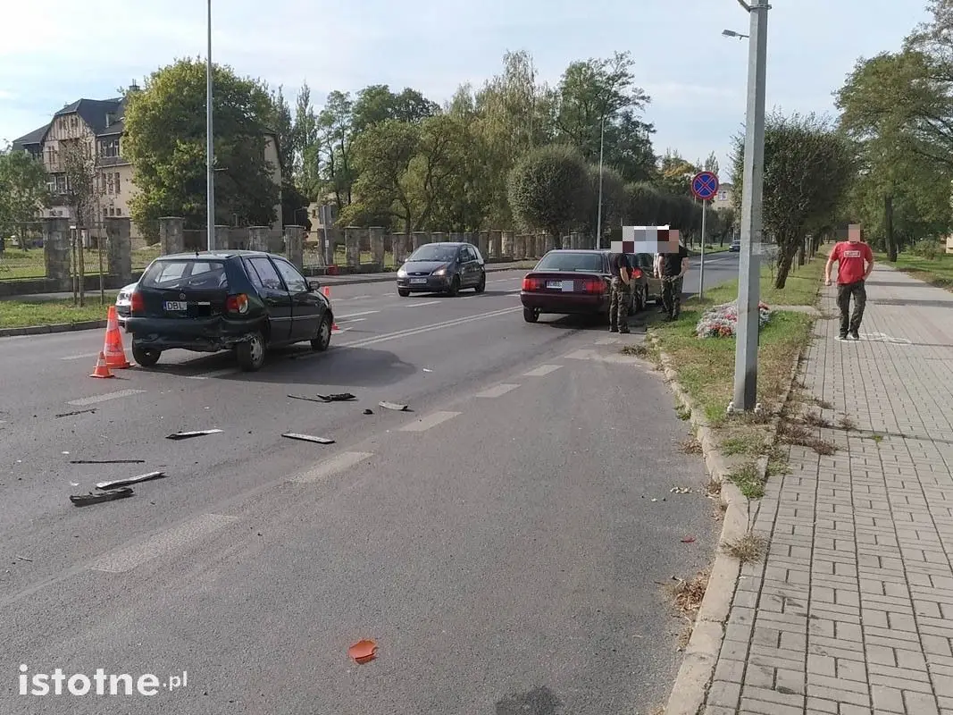 Zderzenie trzech aut na alei Tysiąclecia