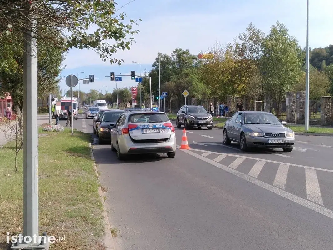 Zderzenie trzech aut na alei Tysiąclecia