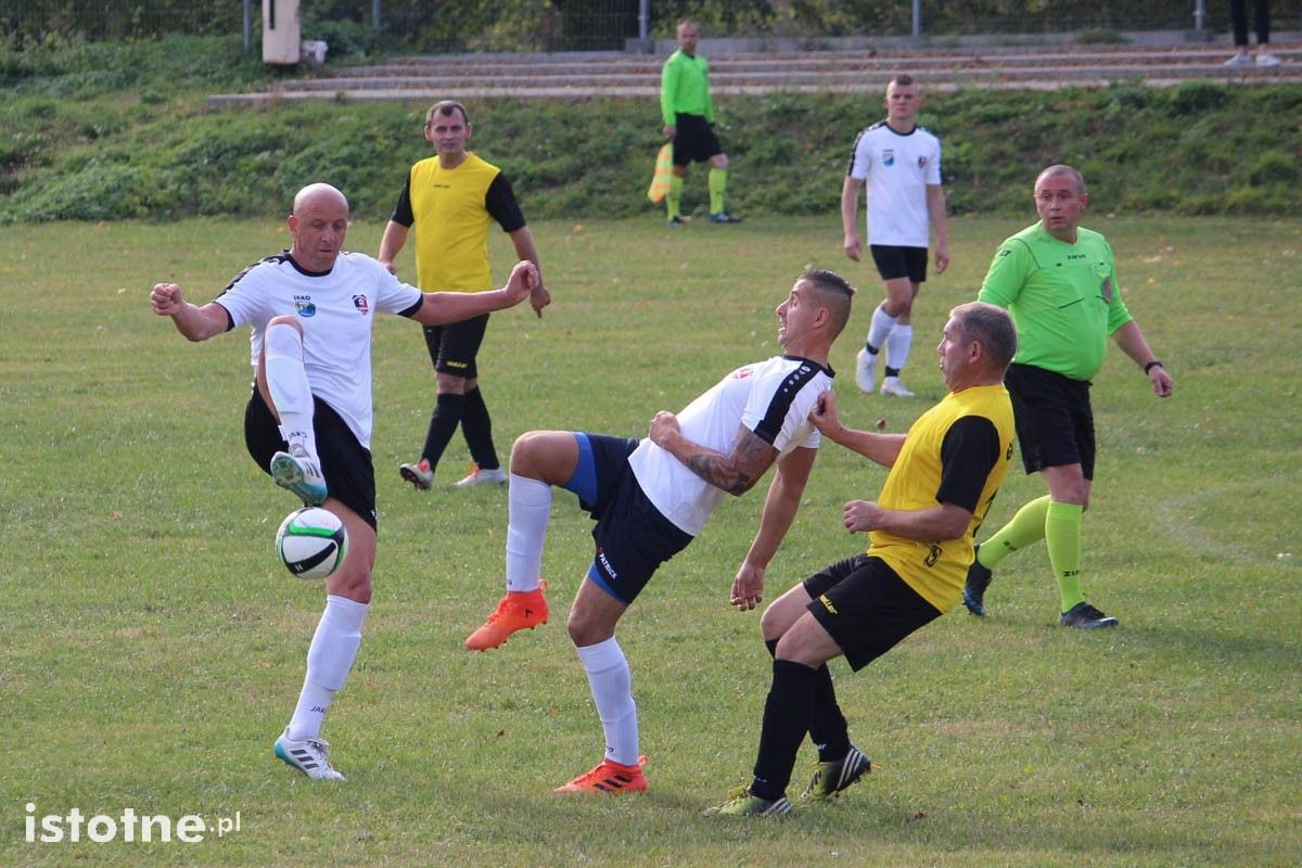 Twardy wygrywa w Iwinach