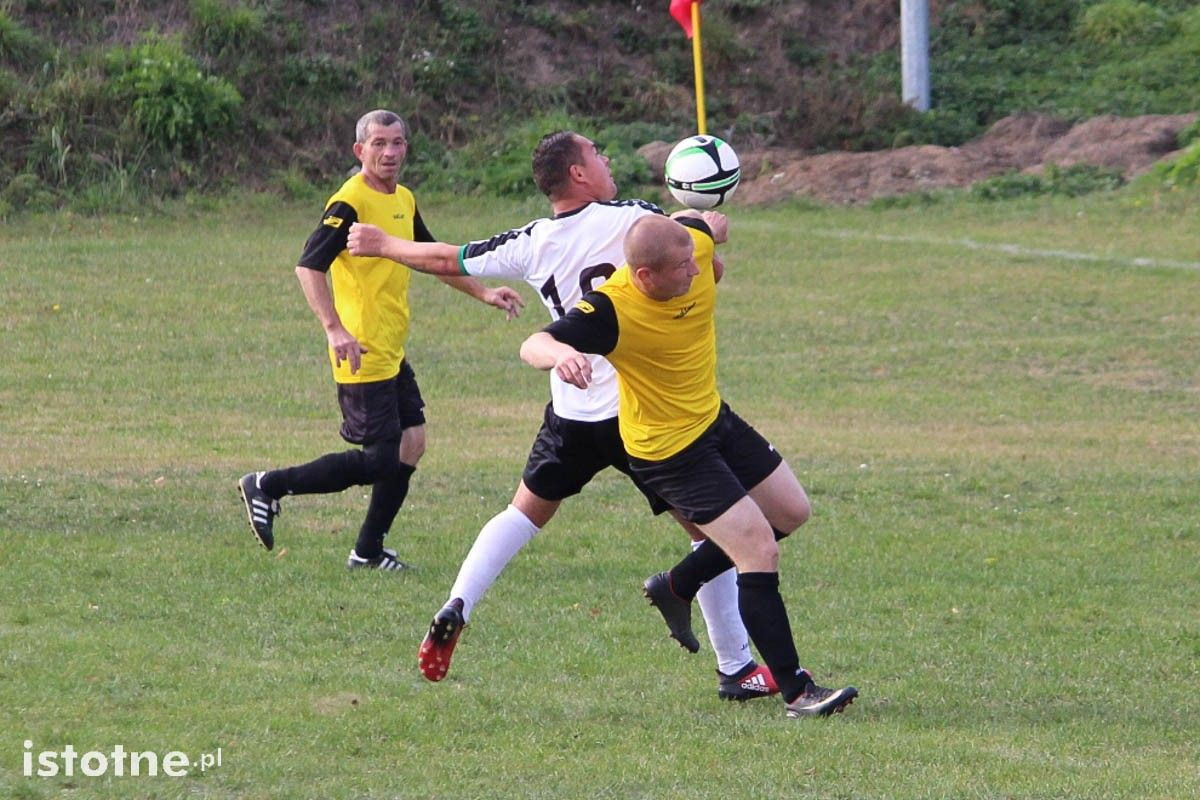 Twardy wygrywa w Iwinach