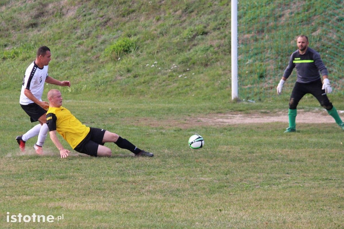 Twardy wygrywa w Iwinach