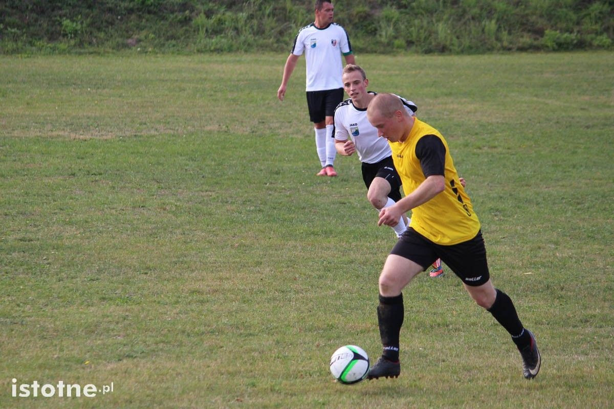 Twardy wygrywa w Iwinach