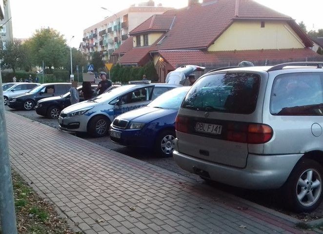 Kompletnie pijany kierowca uszkodził dwa samochody na Kleeberga