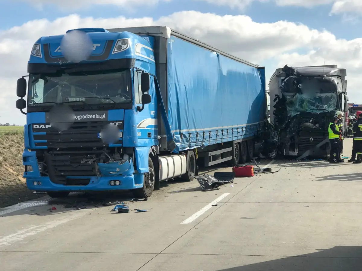 Karambol na A4. Jedna osoba zginęła, trzy są ranne