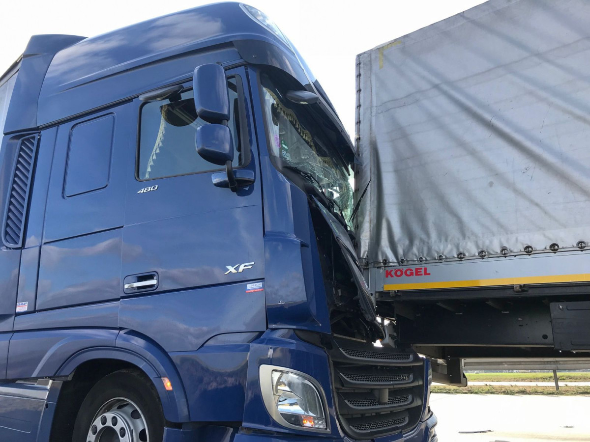 Karambol na A4. Jedna osoba zginęła, trzy są ranne