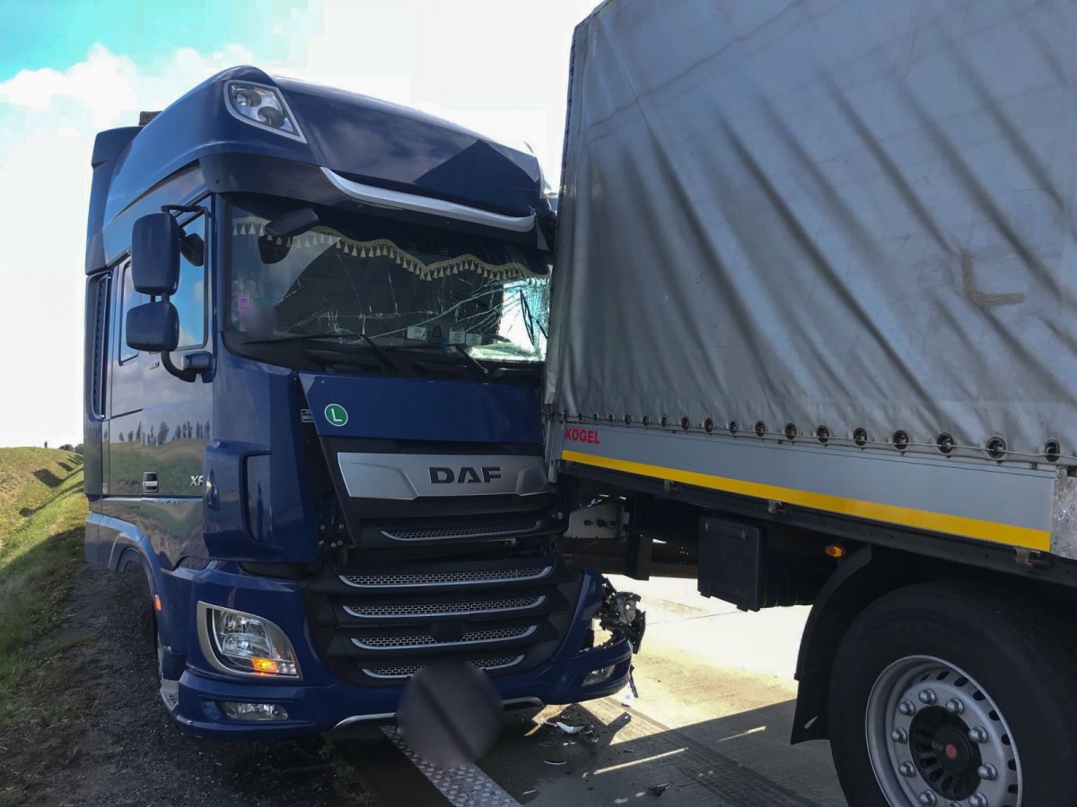 Karambol na A4. Jedna osoba zginęła, trzy są ranne