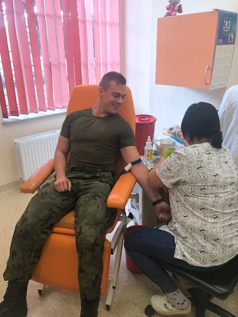 Pancerniacy biorą udział w akcji krwiodawstwa