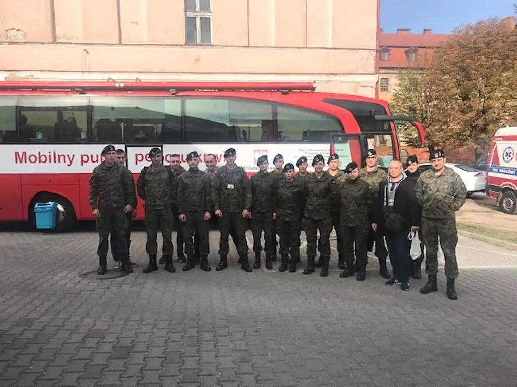 Pancerniacy biorą udział w akcji krwiodawstwa