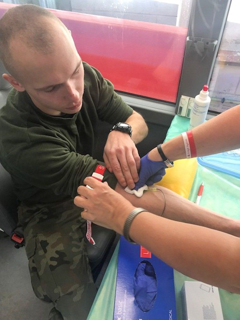 Pancerniacy biorą udział w akcji krwiodawstwa