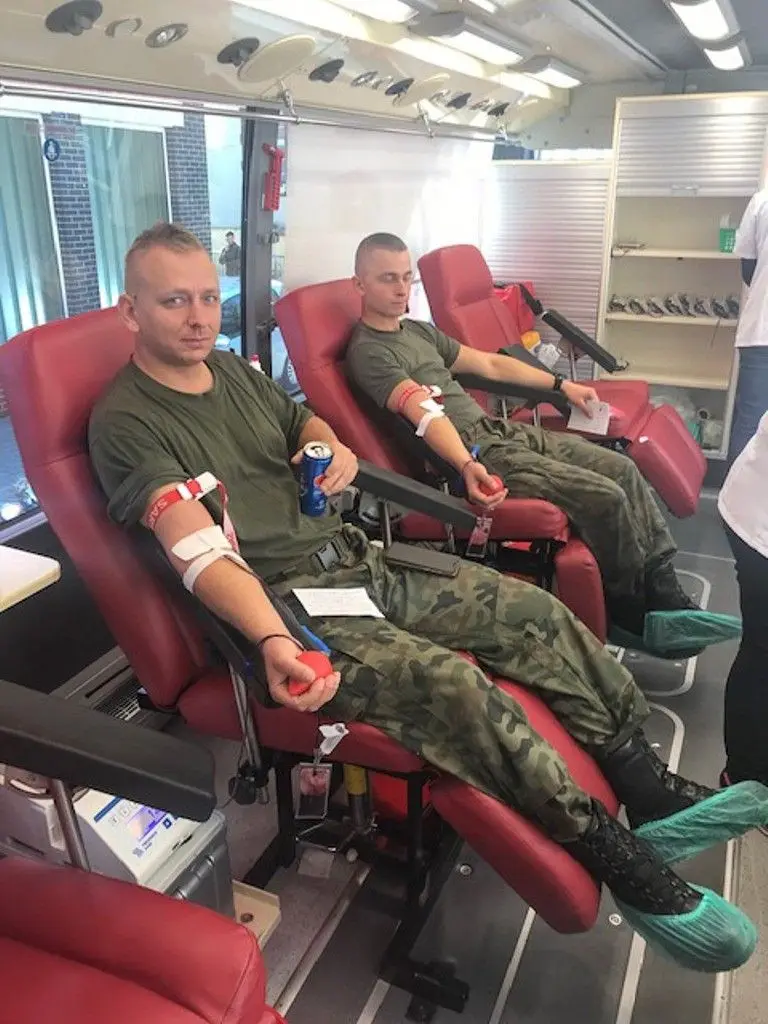 Pancerniacy biorą udział w akcji krwiodawstwa