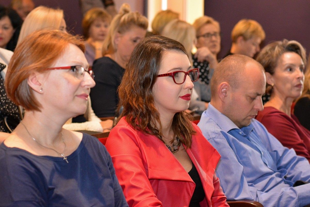 Najlepsi nauczyciele i dyrektorzy szkół powiatowych nagrodzeni