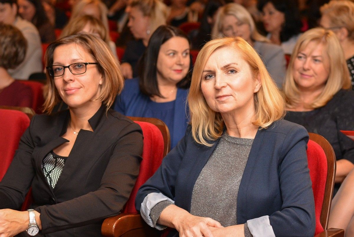 Najlepsi nauczyciele i dyrektorzy szkół powiatowych nagrodzeni