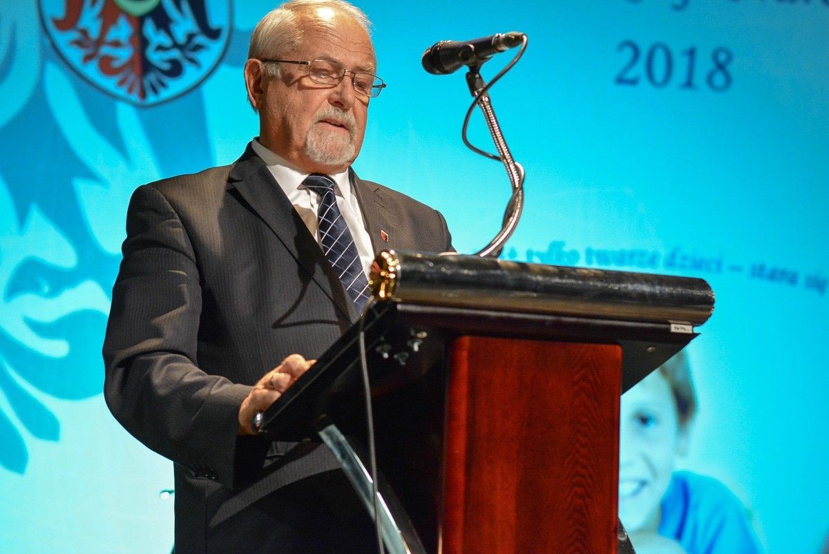 Najlepsi nauczyciele i dyrektorzy szkół powiatowych nagrodzeni