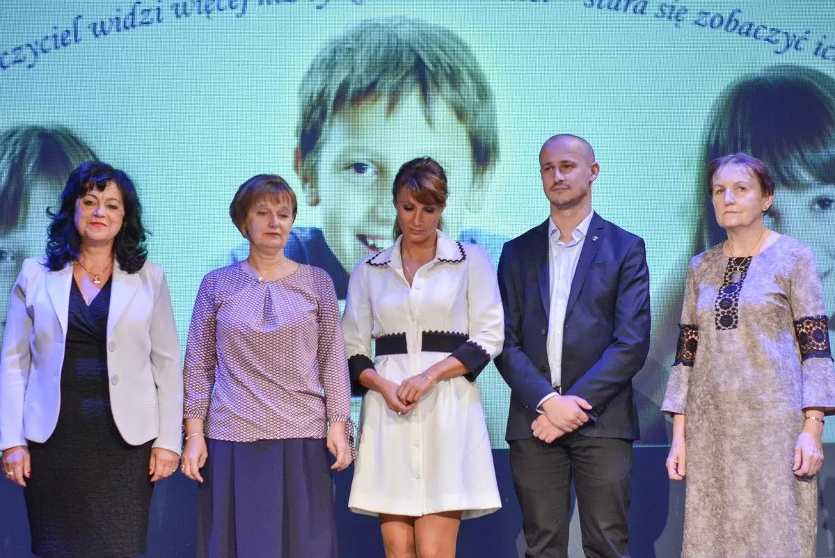 Najlepsi nauczyciele i dyrektorzy szkół powiatowych nagrodzeni