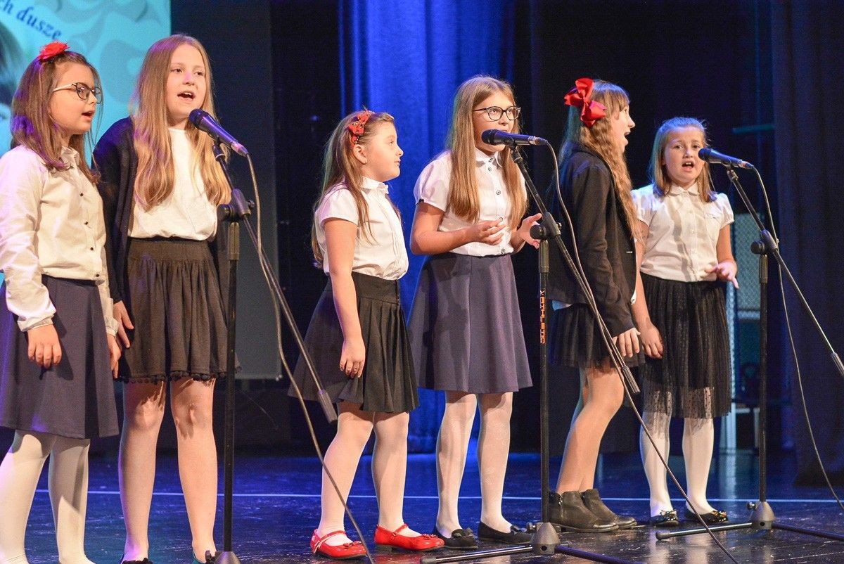 Najlepsi nauczyciele i dyrektorzy szkół powiatowych nagrodzeni