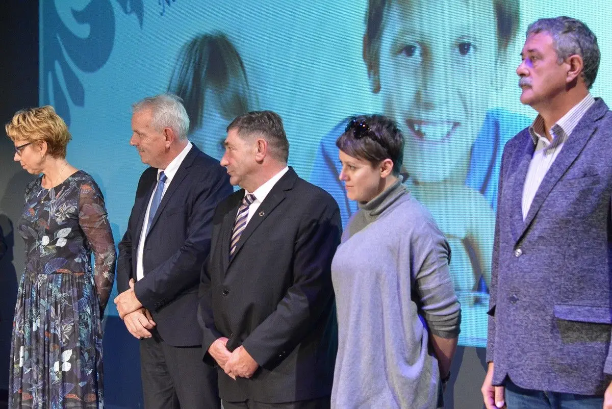 Najlepsi nauczyciele i dyrektorzy szkół powiatowych nagrodzeni