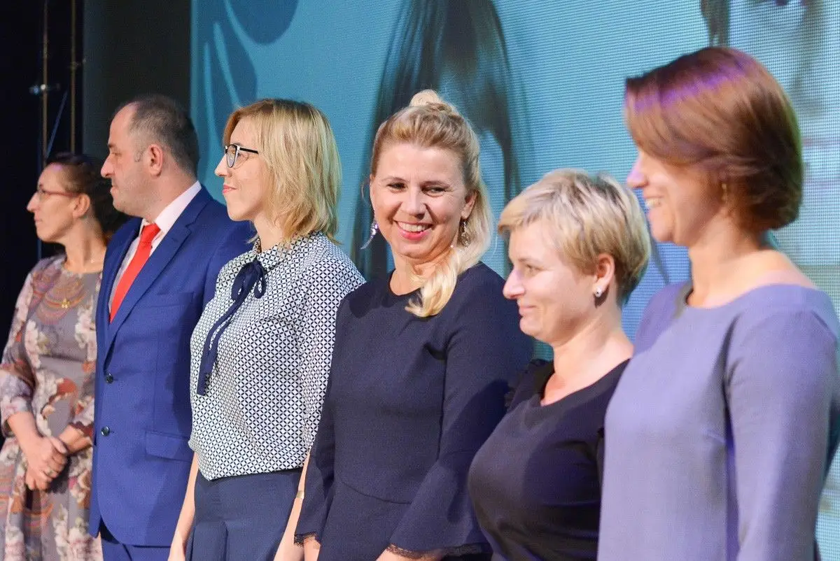 Najlepsi nauczyciele i dyrektorzy szkół powiatowych nagrodzeni