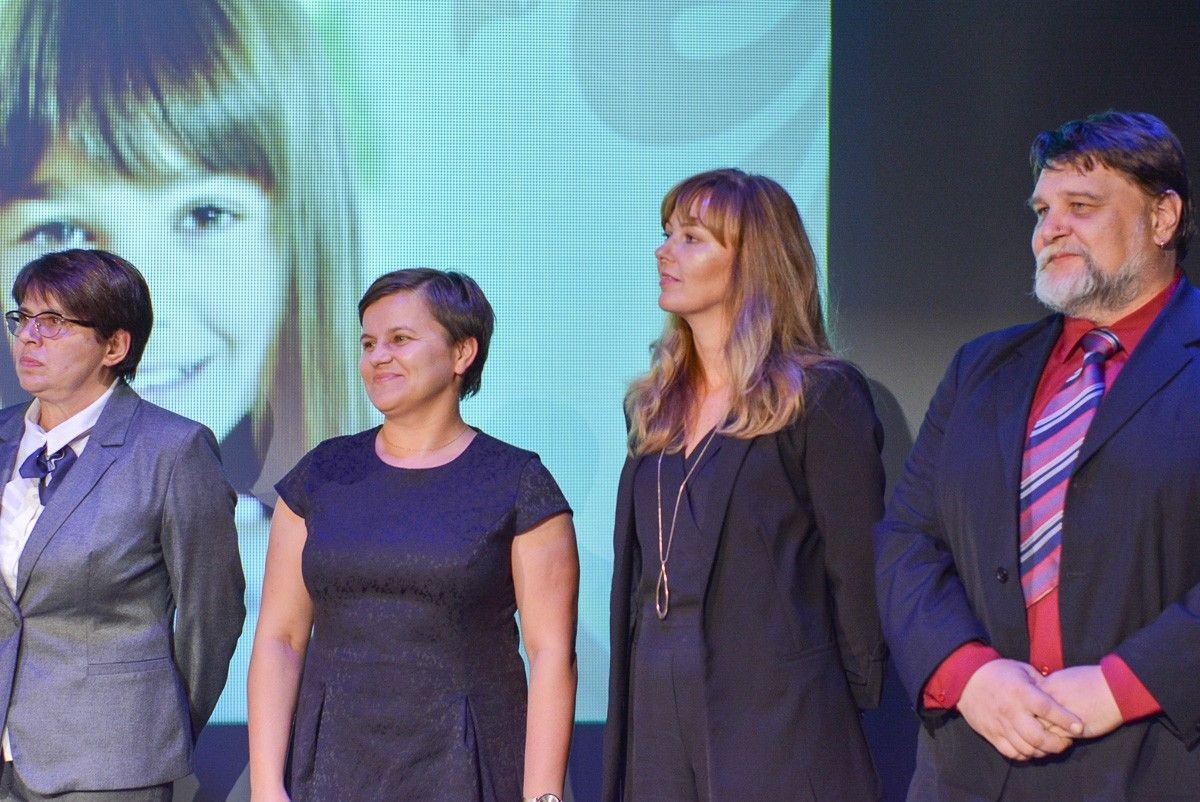 Najlepsi nauczyciele i dyrektorzy szkół powiatowych nagrodzeni