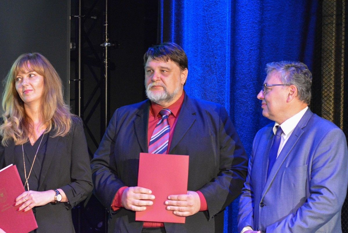 Najlepsi nauczyciele i dyrektorzy szkół powiatowych nagrodzeni