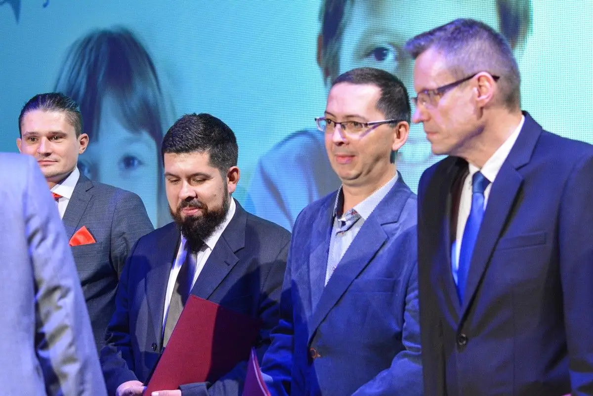 Najlepsi nauczyciele i dyrektorzy szkół powiatowych nagrodzeni