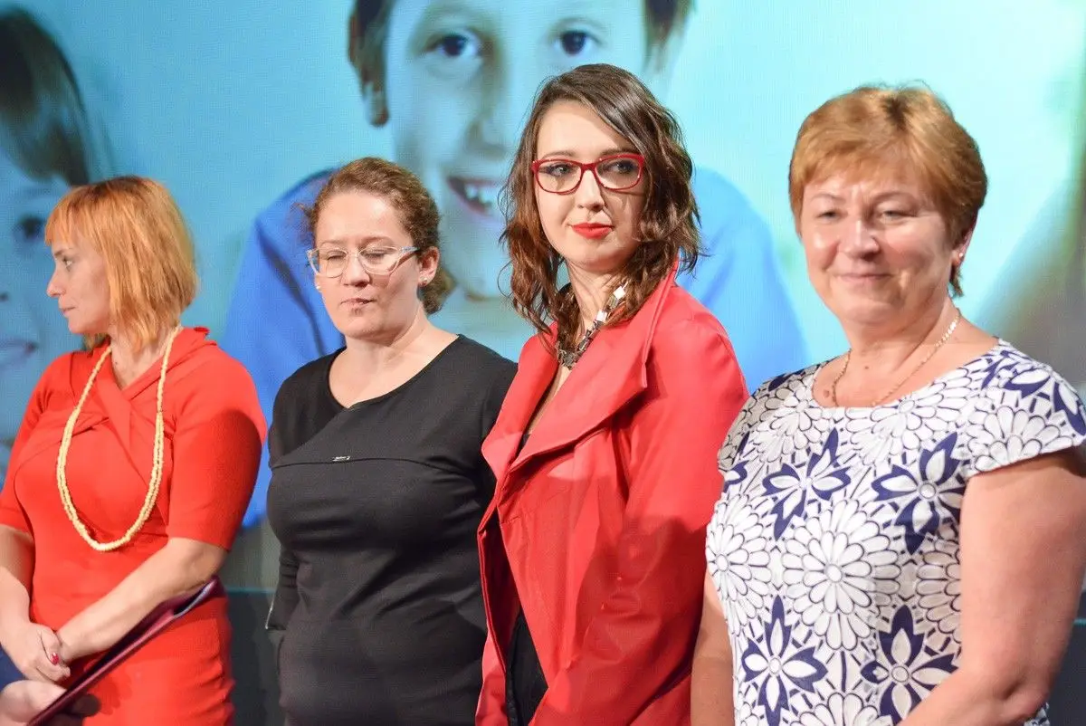 Najlepsi nauczyciele i dyrektorzy szkół powiatowych nagrodzeni