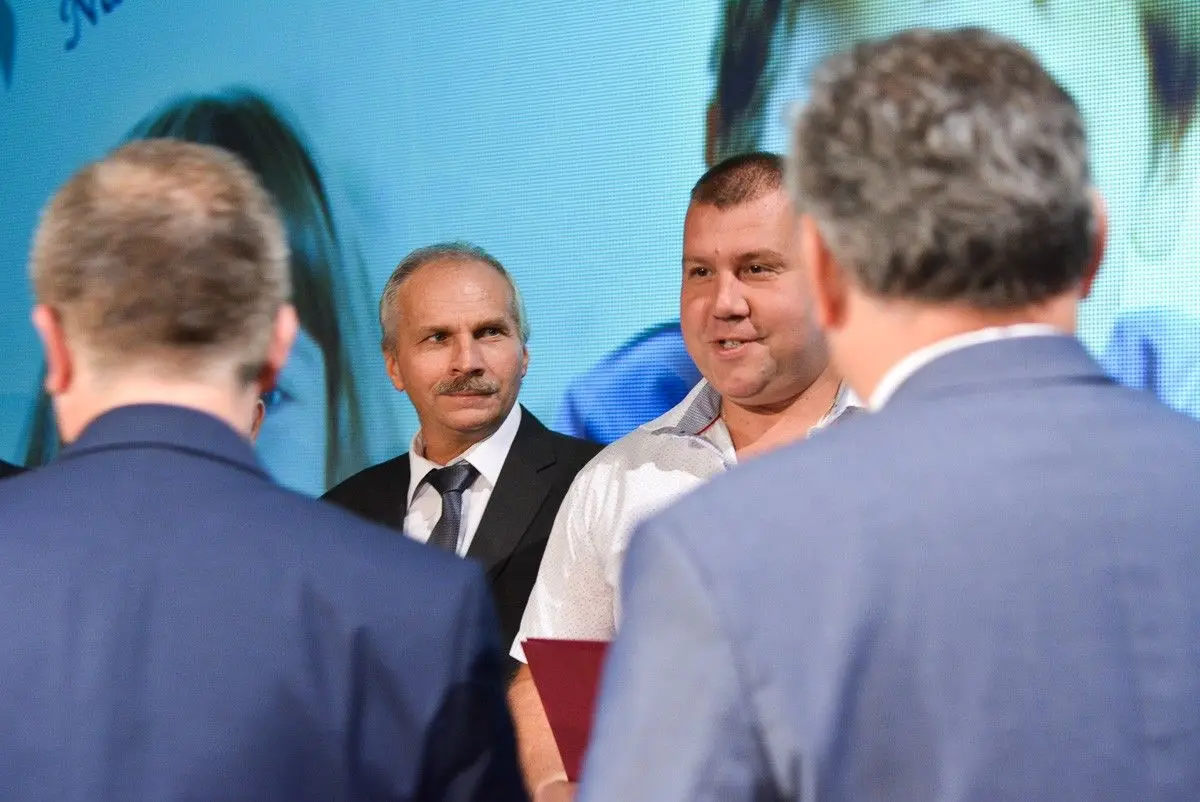 Najlepsi nauczyciele i dyrektorzy szkół powiatowych nagrodzeni