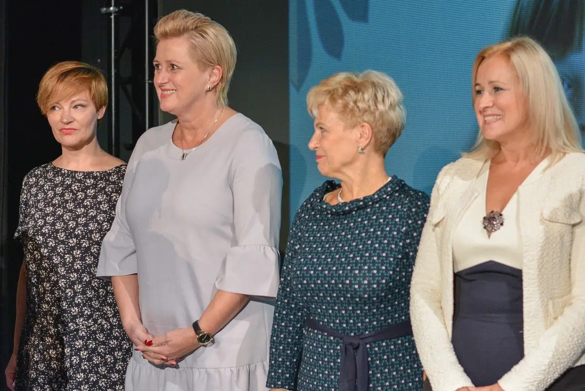 Najlepsi nauczyciele i dyrektorzy szkół powiatowych nagrodzeni