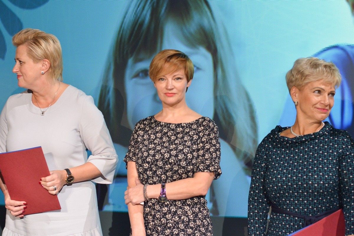 Najlepsi nauczyciele i dyrektorzy szkół powiatowych nagrodzeni