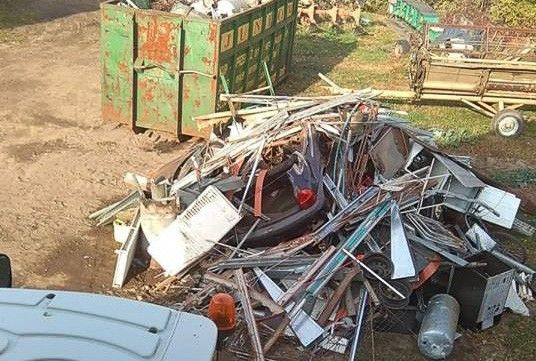 Strażacy z Trzebienia zorganizowali zbiórkę… złomu. Cel? Zakup sprzętu ratowniczego