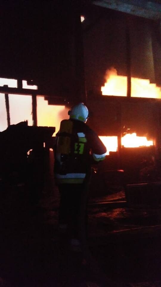 Pożar budynku i auta w Raciborowicach