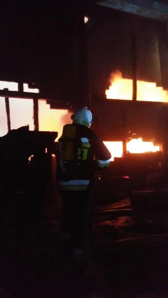 Pożar budynku i auta w Raciborowicach