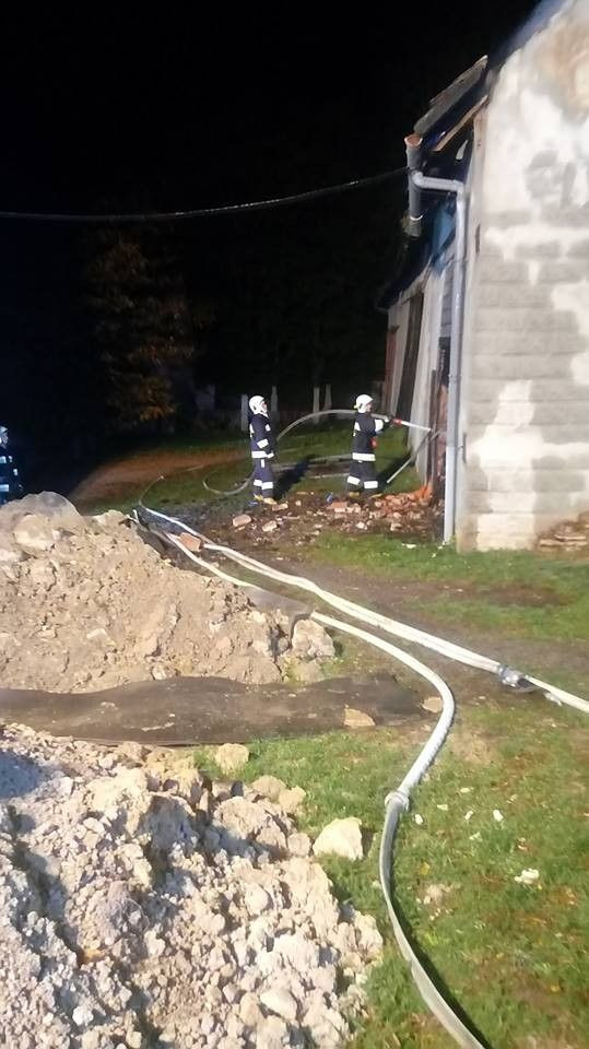 Pożar budynku i auta w Raciborowicach