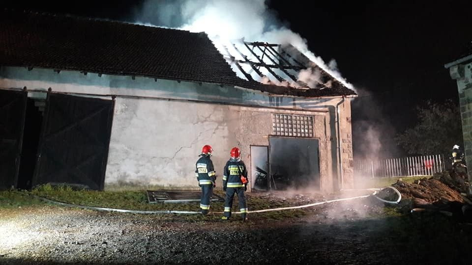 Pożar budynku i auta w Raciborowicach