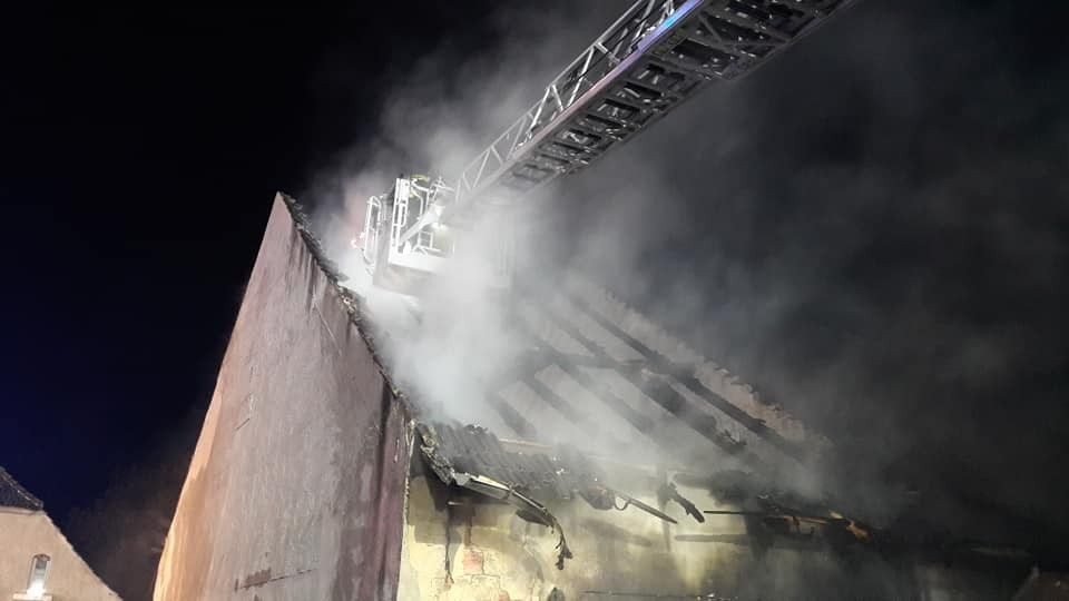 Pożar budynku i auta w Raciborowicach